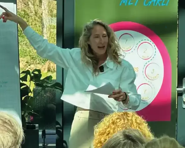 Carli geeft een seminar over HULP BIJ AFVALLEN