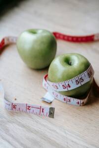 appels met een meetlint 